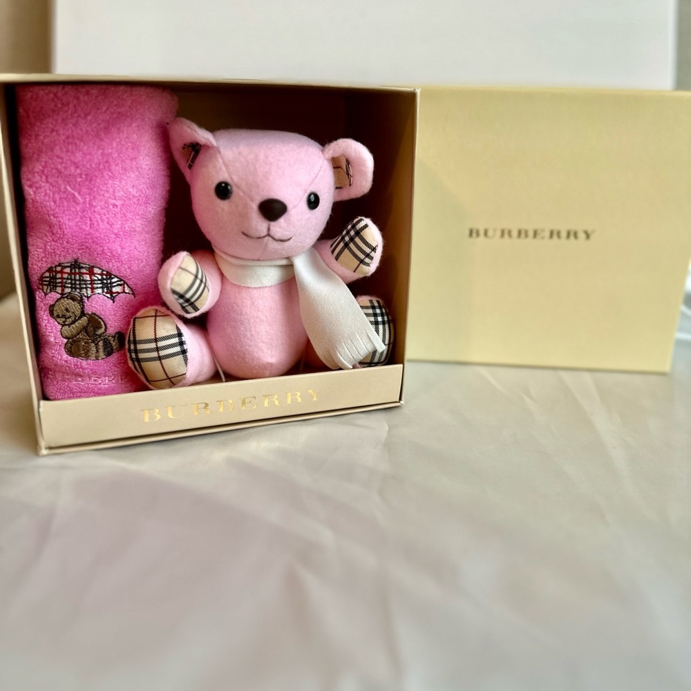 Burberry Rare Authentic Teddy Bear & Hand Towel Gift Set Collector’s Edition - Picture 4 of 14